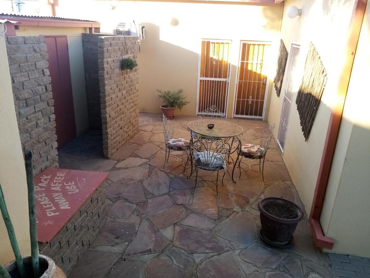 Larochelle Guesthouse Keetmanshoop Zewnętrze zdjęcie