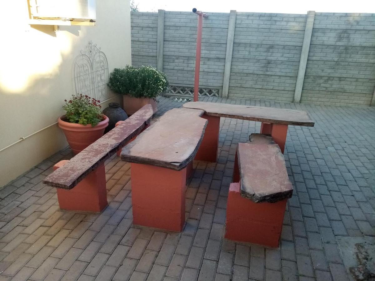 Larochelle Guesthouse Keetmanshoop Zewnętrze zdjęcie