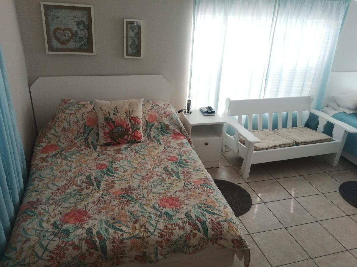 Larochelle Guesthouse Keetmanshoop Pokój zdjęcie