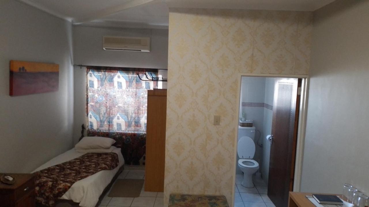 Larochelle Guesthouse Keetmanshoop Pokój zdjęcie