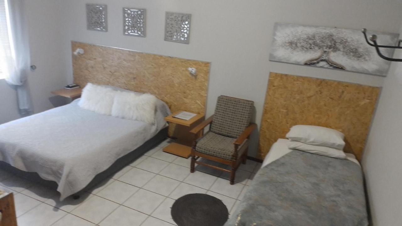Larochelle Guesthouse Keetmanshoop Pokój zdjęcie