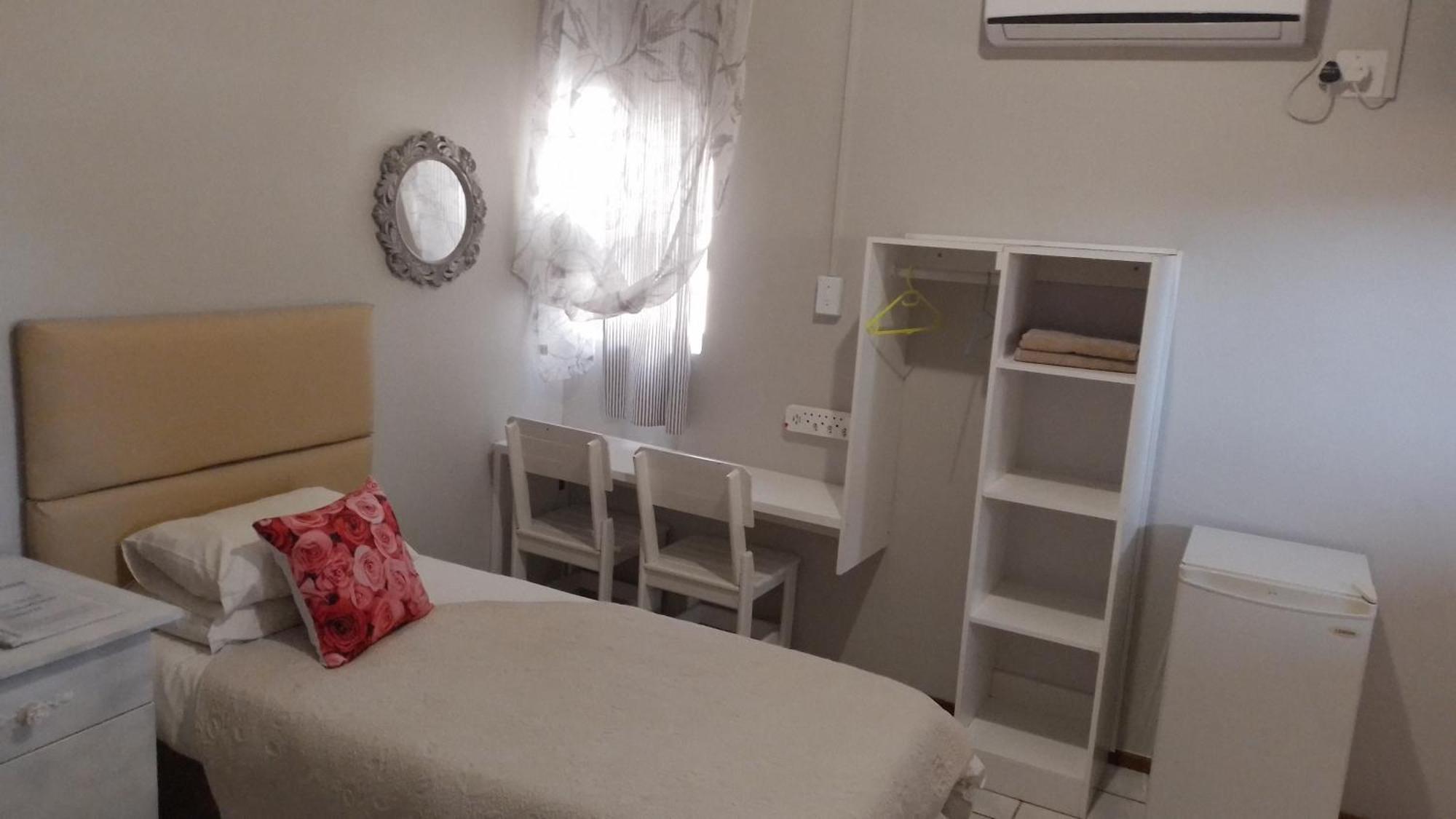 Larochelle Guesthouse Keetmanshoop Pokój zdjęcie